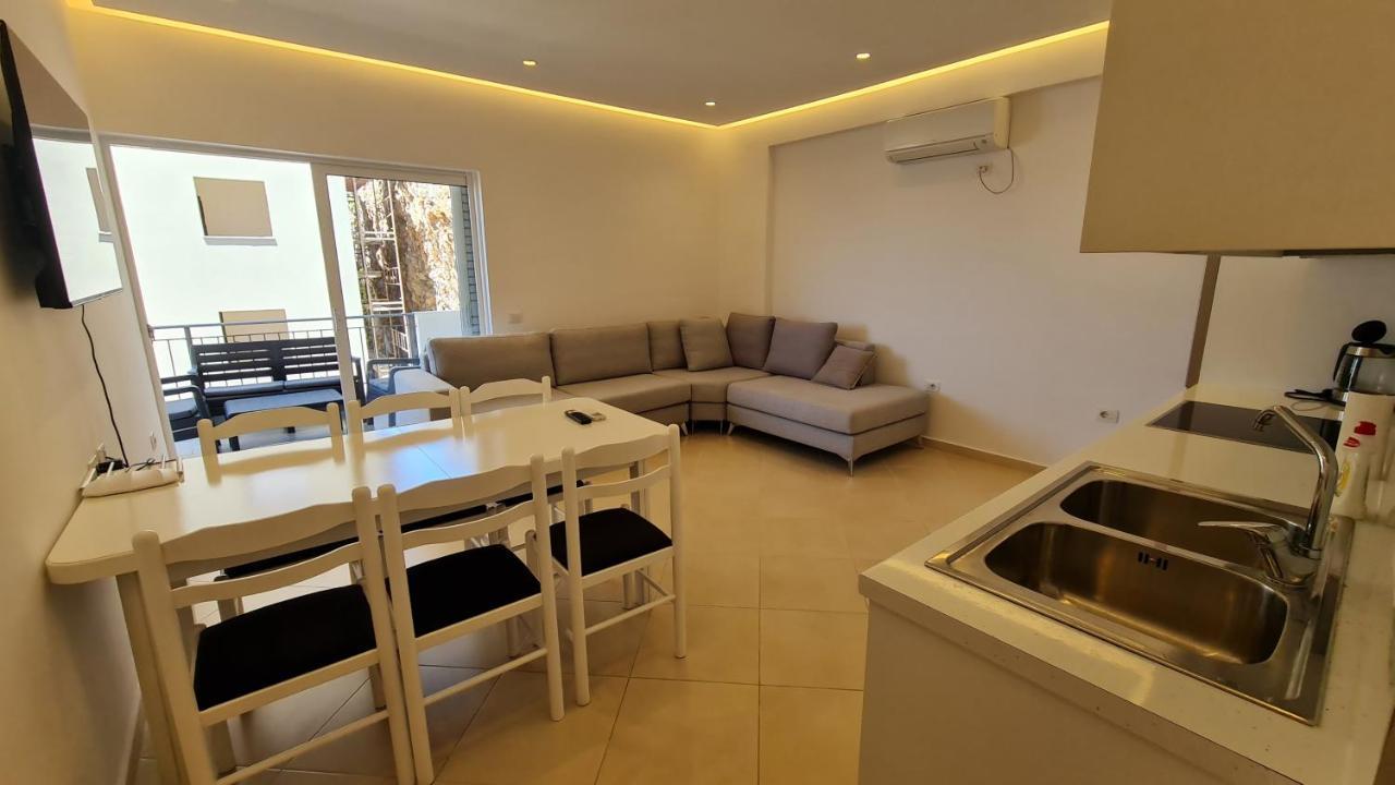Sea And City View Apartment ซารานเดอ ภายนอก รูปภาพ